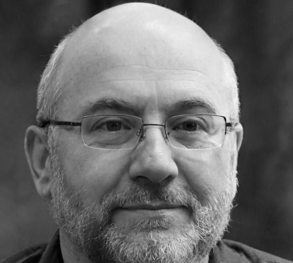 Aleksander Novak financial analyst